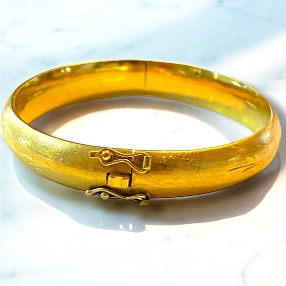Vintage Estate 18K 750 Yellow Gold 11mm Wide Bangle Bracelet BEAUTIFUL! - Picture 3 of 16